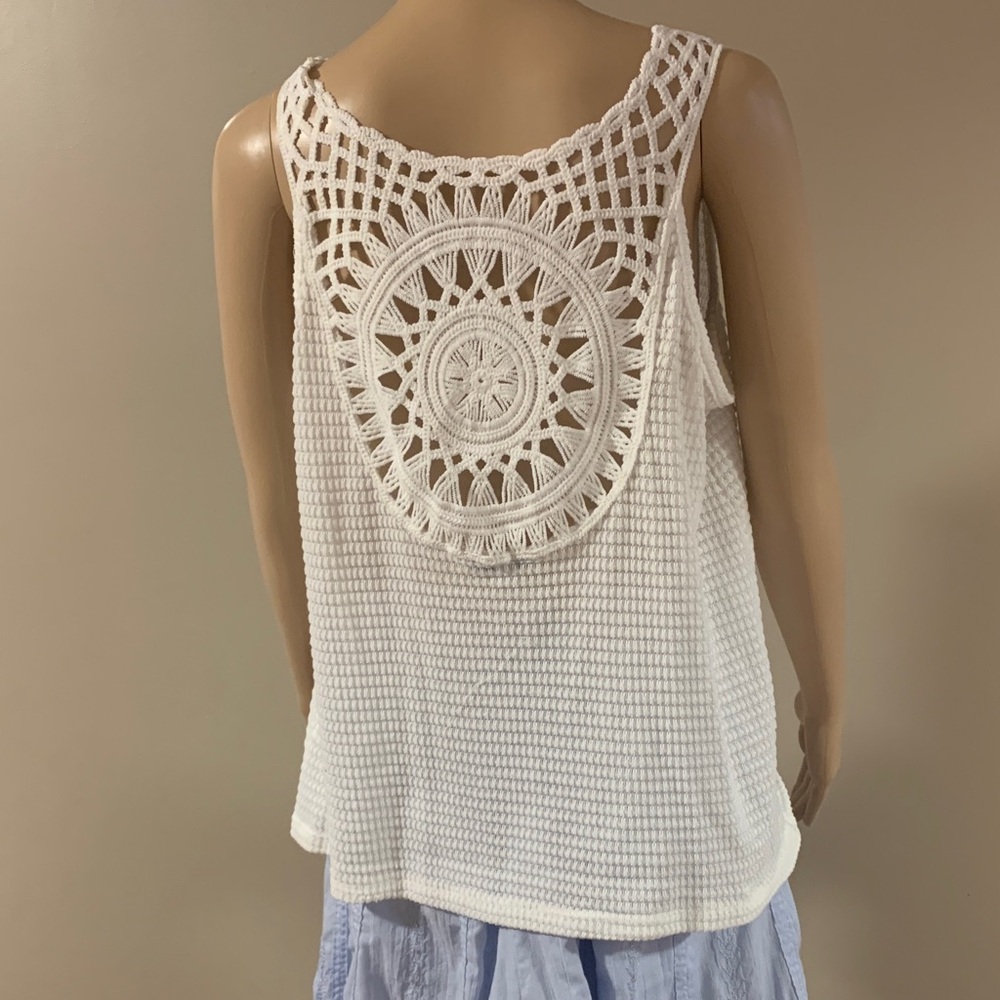 Women’s Sleeveless White Crochet Top Size Large